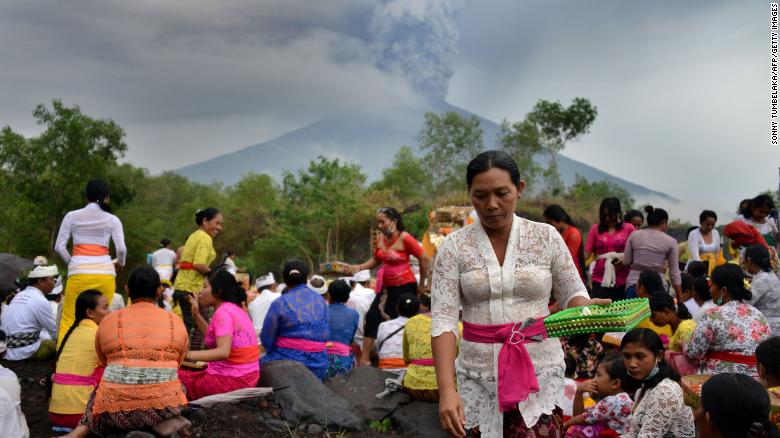Bali: Núi lửa phun trào khiến hàng ngàn người phải di tản 1