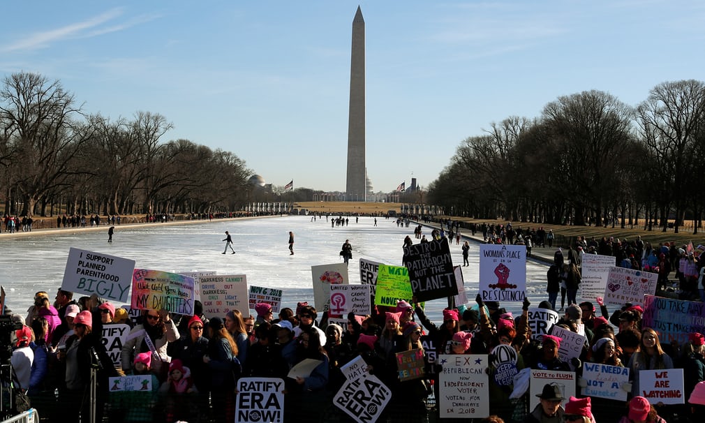 Tròn 1 năm ông Trump nhậm chức: Chính phủ đóng cửa, phụ nữ biểu tình 2
