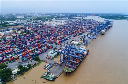 Đề xuất giảm phí hạ tầng cảng biển ở TP.HCM