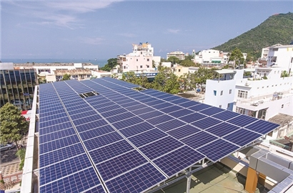 Điện mặt trời mái nhà phát triển ‘nóng’, hàng trăm dự án tắc lối ra