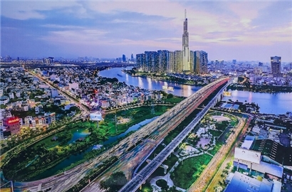 Việt Nam là ‘vùng an toàn kinh tế’ giữa bão toàn cầu