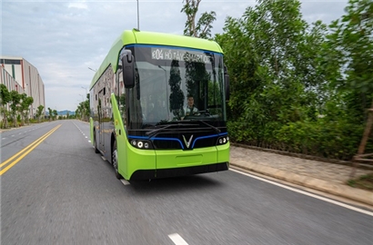 VinFast chạy thử nghiệm mẫu xe buýt điện đầu tiên