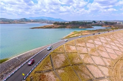 Nhiều quan ngại với dự án điện mặt trời nổi trên hồ Đại Ninh