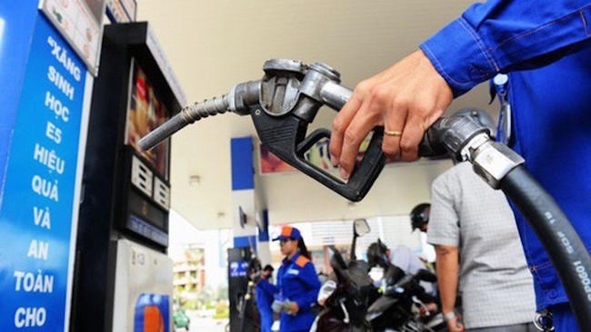 Giá xăng dầu giảm mạnh đầu năm mới