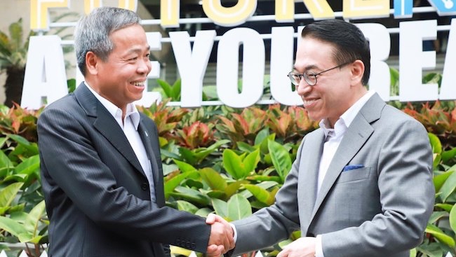 Bài học quản trị từ ấm trà Chủ tịch Samsung SDS tặng Chủ tịch CMC