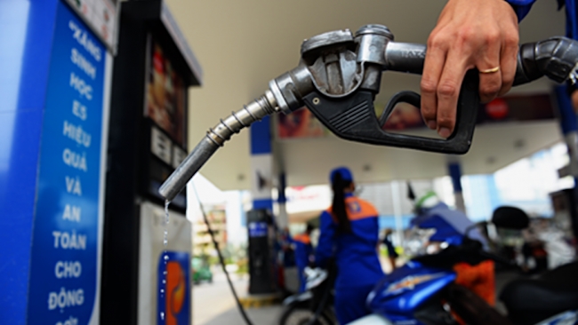 Giá xăng dầu tiếp tục tăng mạnh