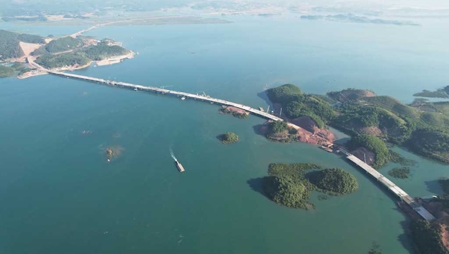 Hợp long cây cầu dài nhất Quảng Ninh