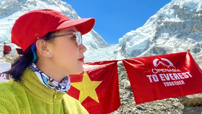 Người phụ nữ Việt đầu tiên chinh phục đỉnh Everest: 'Đã mơ phải mơ thật lớn'