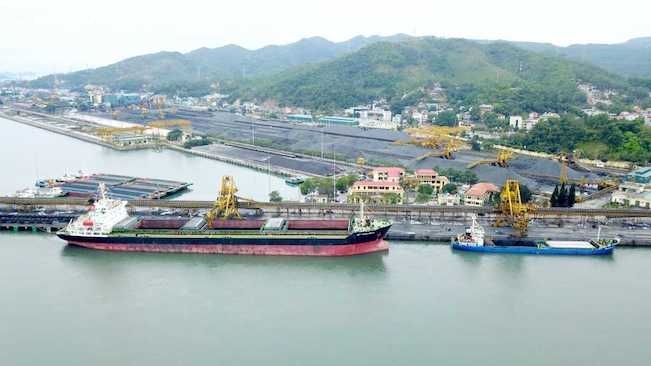 Quảng Ninh xuất hơn 26.000 tấn than ngày đầu năm mới