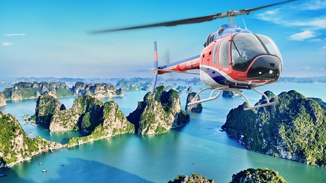 Hơn 2 triệu đồng cho 12 phút ngắm vịnh Hạ Long bằng trực thăng