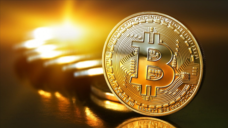 Bitcoin phá vỡ mọi kỉ lục, chạm tới 7.000 USD