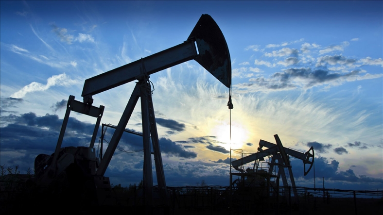 Giá dầu dần hồi phục do OPEC và Mỹ kiểm soát chặt nguồn cung