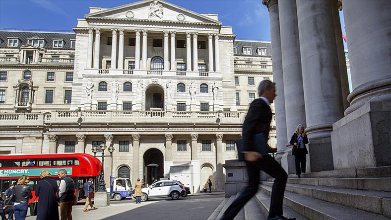 Ngân hàng Trung ương Anh tăng lãi suất lần đầu tiên sau 1 thập kỉ