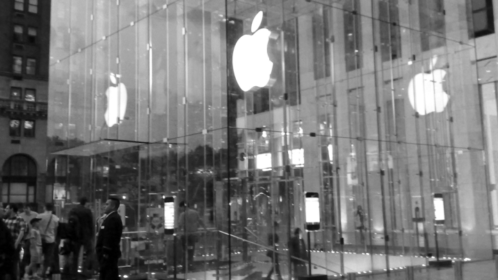 Apple bị kiện sau khi thừa nhận cố tình làm chậm Iphone cũ