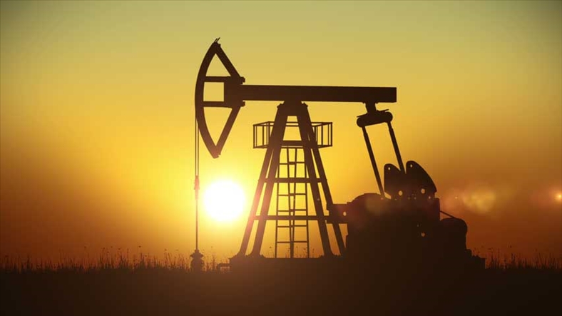 Giá dầu gần chạm mức cao kỉ lục 3 năm do nhu cầu tăng