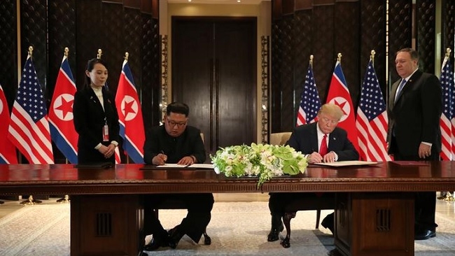 Hai nhà lãnh đạo Mỹ và Triều Tiên có được gì sau cái bắt tay lịch sử?