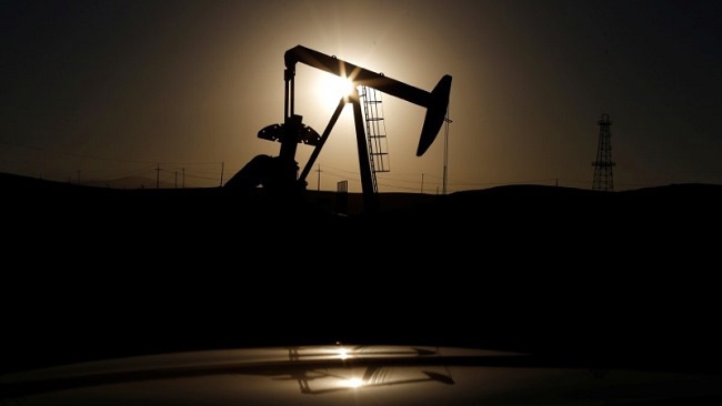 Giá dầu Brent sụt giảm mạnh nhất 2 năm vì cung tăng và rủi ro thương mại