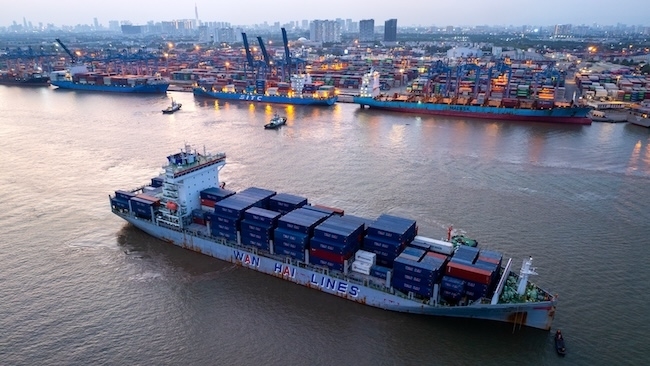 Giá cước vận tải biển tăng dựng đứng