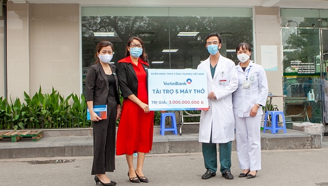 VietinBank tài trợ 5 máy trợ thở trị giá 3 tỷ đồng cho Bệnh viện Bạch Mai