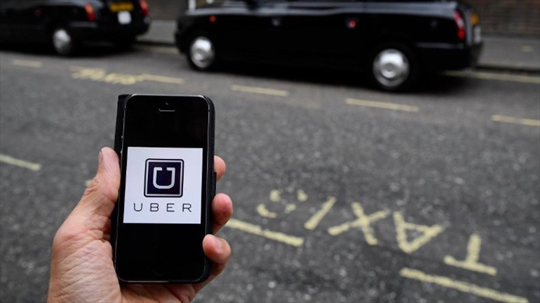 Uber "làm hòa" với taxi truyền thống
