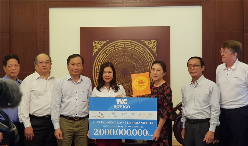 Sovico trao 2 tỷ đồng ủng hộ nạn nhân bão số 12 ở Khánh Hòa