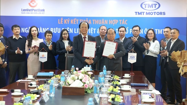 LienVietPostBank ký kết thỏa thuận hợp tác với Công ty ô tô TMT