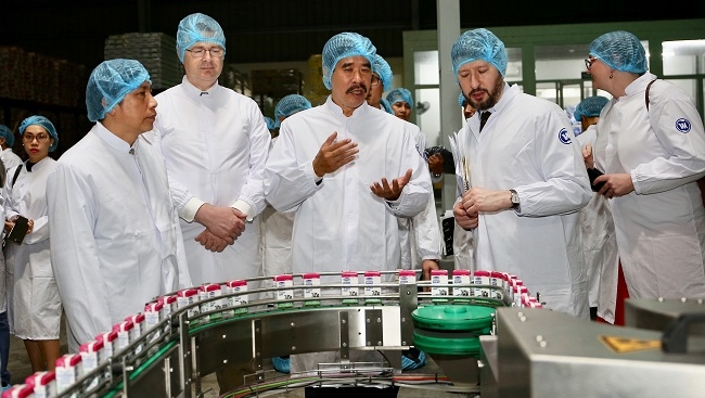 Đại sứ Mỹ thăm nhà máy sữa Vinamilk