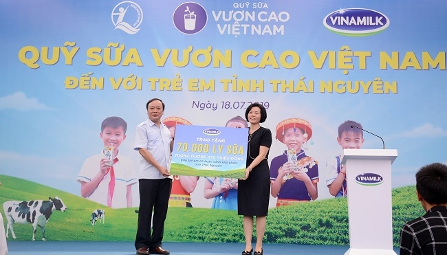 Vinamilk tặng 70.000 ly sữa cho trẻ em tỉnh Thái Nguyên