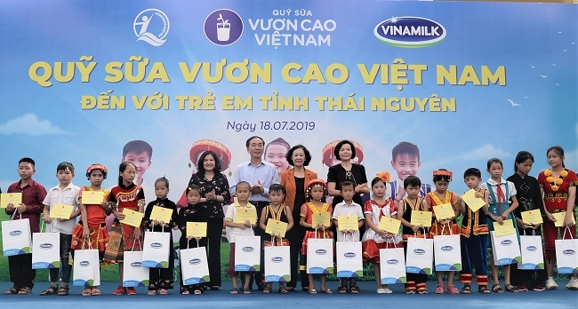 Quỹ sữa Vươn Cao Việt Nam nỗ lực “Để mọi trẻ em đều được uống sữa mỗi ngày”
