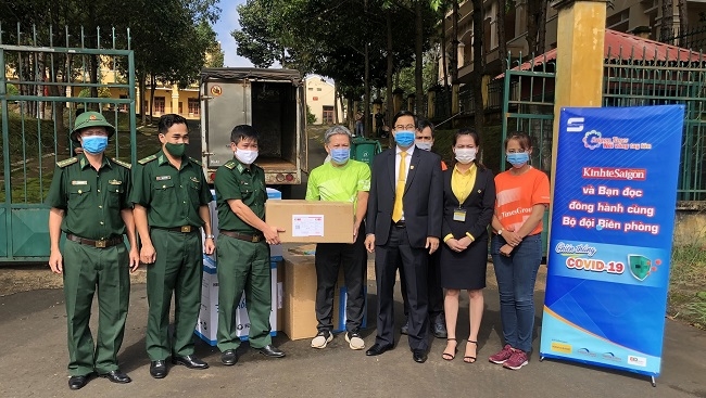 Nam A Bank tặng hàng ngàn vật phẩm y tế cho bộ đội biên phòng