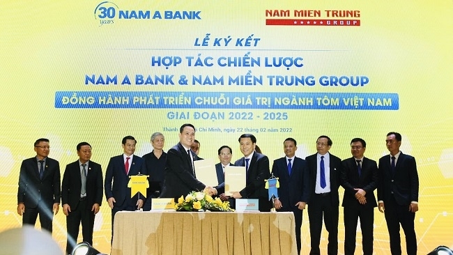 Nam A Bank ký hợp tác phát triển chuỗi giá trị ngành tôm với quy mô 30.000 tỷ đồng