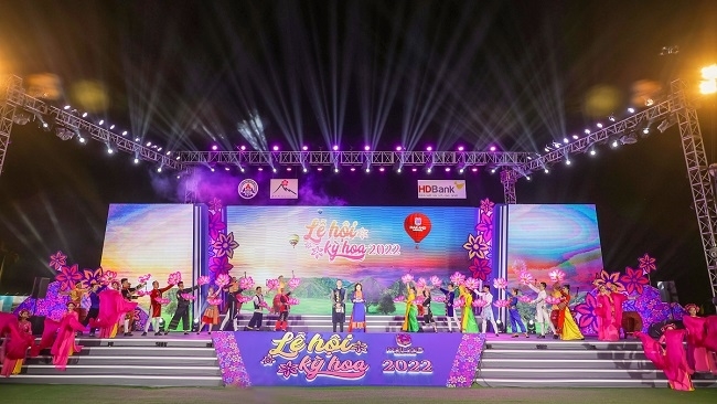 Hàng vạn du khách đổ về Lạng Sơn xem Lễ hội Kỳ hoa 2022
