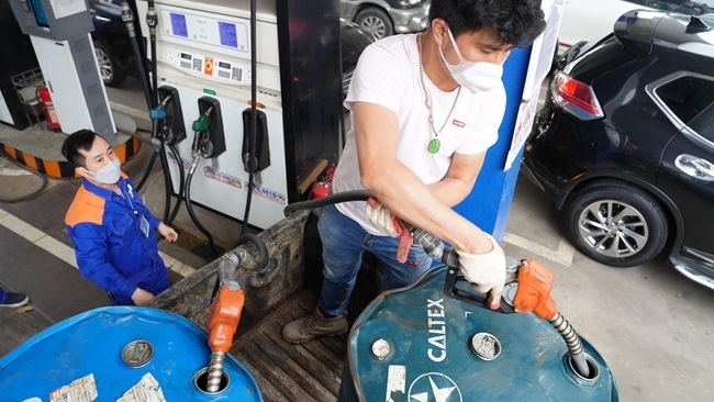 Giá dầu tăng hơn 600 đồng mỗi lít