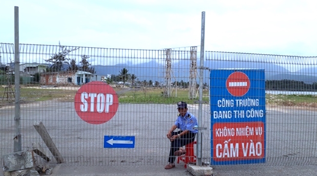 Bị dân phản đối, Đà Nẵng chỉ đạo tháo dỡ rào chặn lối xuống biển tại dự án Nam Ô Resort