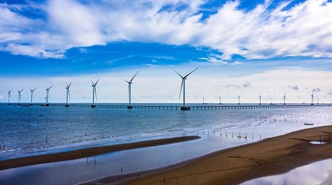 Hoàn thành lắp đặt trụ gió cuối cùng dự án điện gió Đông Hải 1 gần 5.000 tỷ đồng