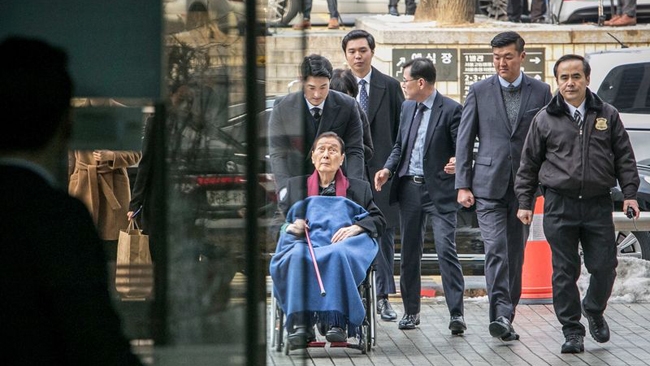 Người sáng lập tập đoàn Lotte, 95 tuổi, bị kết án 4 năm tù