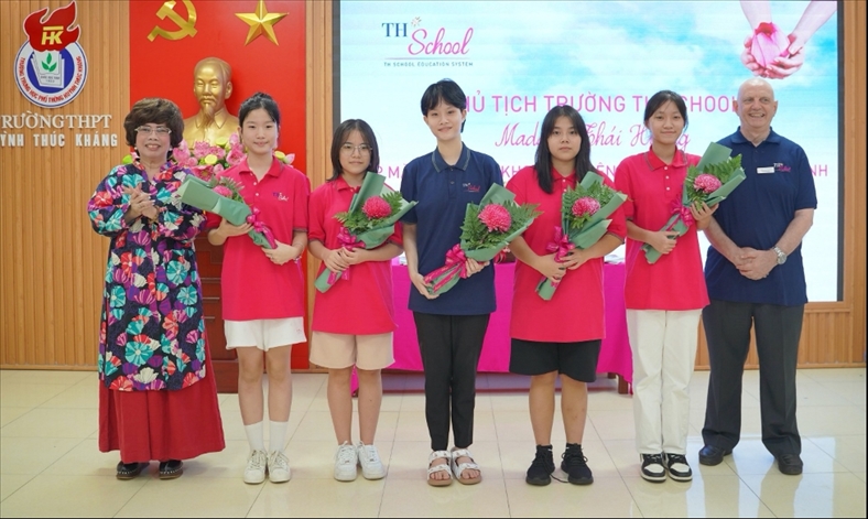 Chủ tịch hệ thống trường TH School chào đón khóa học sinh đầu tiên của TH School cơ sở Vinh