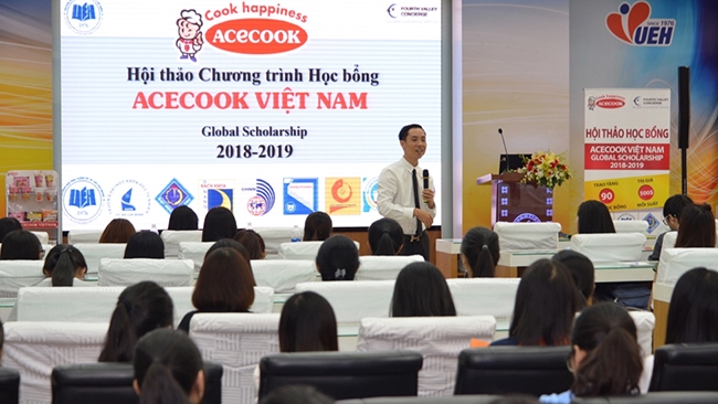 Acecook Việt Nam trao học bổng giá trị lớn cho sinh viên