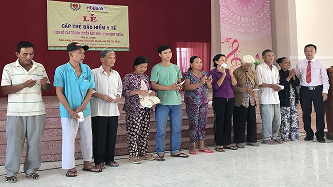 HDBank trao gần 500 thẻ BHYT cho các hộ cận nghèo tại tỉnh Bình Thuận