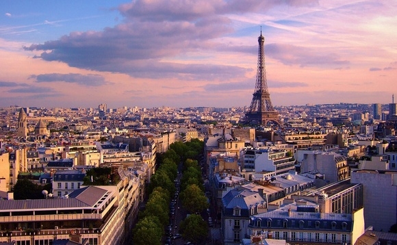 Paris cấm xe chạy bằng xăng dầu từ 2030