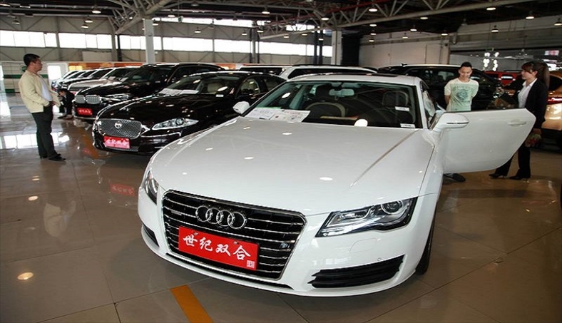 Trung Quốc sắp cấm bán xe ô tô chạy bằng động cơ đốt trong
