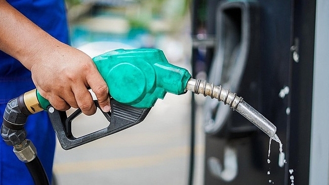 Nỗ lực giảm đà tăng của giá xăng dầu