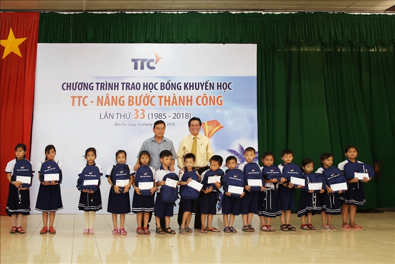 Tập đoàn TTC trao học bổng tại Bến Tre