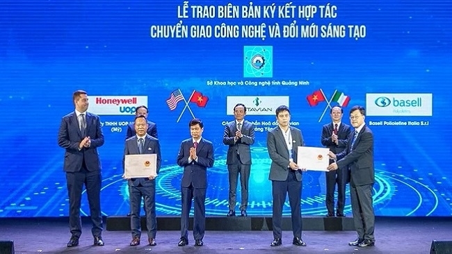 Quảng Ninh trao chứng nhận đăng ký chuyển giao công nghệ cho dự án hóa dầu 1,5 tỷ USD