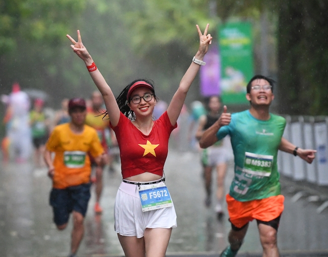 Gần 4.000 người tham gia giải chạy Ecopark 11