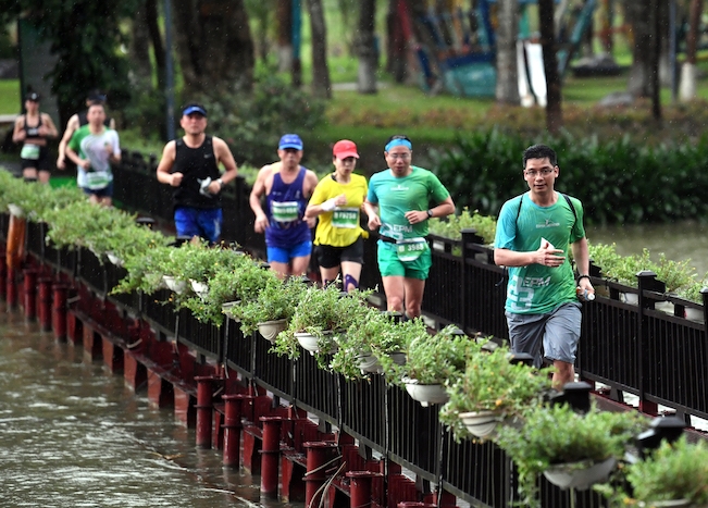 Gần 4.000 người tham gia giải chạy Ecopark 12