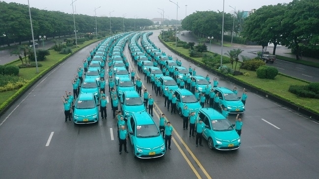 Ô tô, xe máy điện đang phủ xanh đường phố Việt Nam