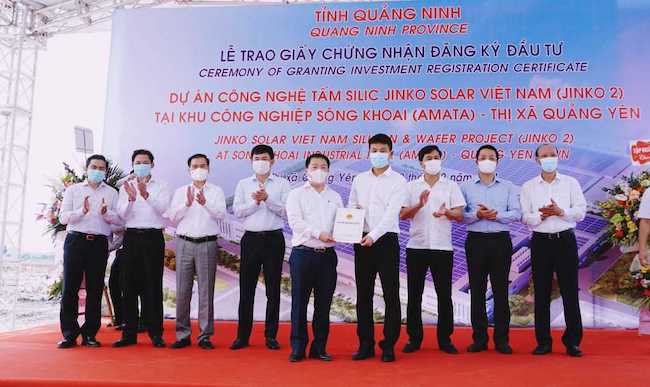 Quảng Ninh trao giấy chứng nhận đầu tư cho dự án gần 400 triệu USD