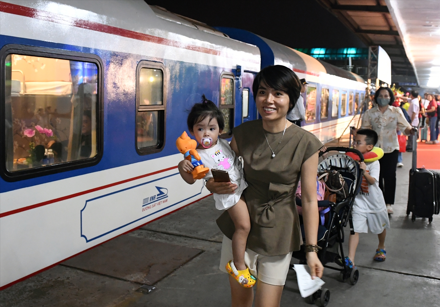 Cận cảnh đoàn tàu đường sắt chất lượng cao SE19/SE20 hành trình Hà Nội - Đà Nẵng. 10
