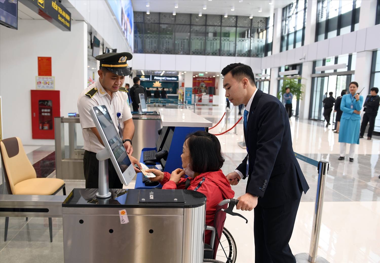 Sân bay duy nhất ở tây bắc Việt Nam sẵn sàng đón chuyến bay đầu tiên sau nâng cấp. 12
